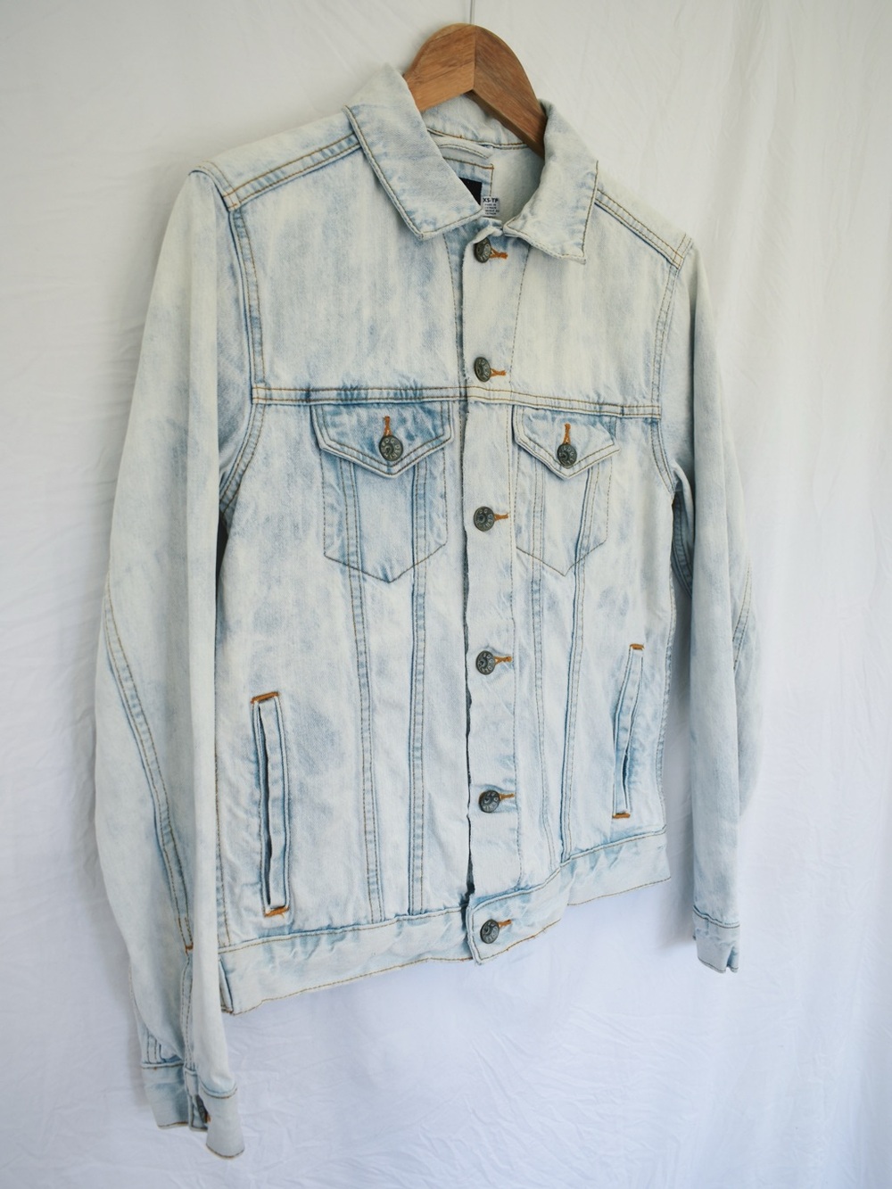 Urban Outfitters 100% Cotton Light Wash Tie Dye Denim Trucker Jacket | Size XS